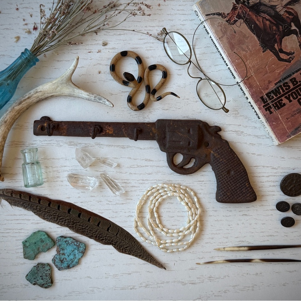 Vintage Rusty Patina Cowboy Gun Wall Hooks Decor